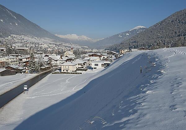 Haus Robi Winter mit Sicht auf Fulpmes