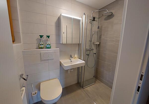 Duschbad mit Toilette