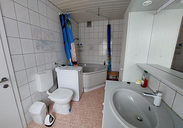 Wannenbad mit Toilette