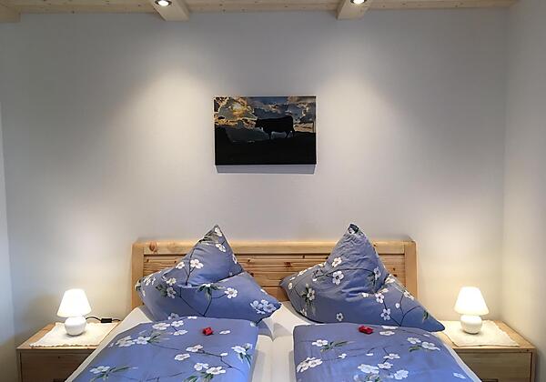 Fewo. Sunnesidde Schlafzimmer mit Zirbenholzmöbel