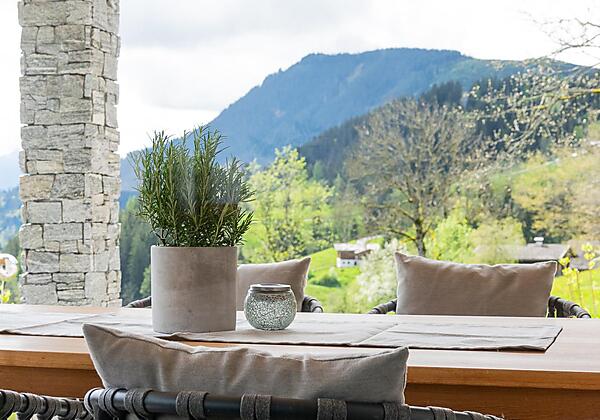 Terrasse mit Bergblick