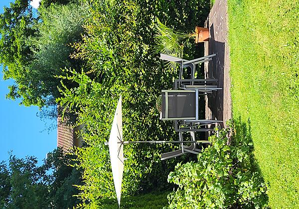 Terrasse hinter dem Haus