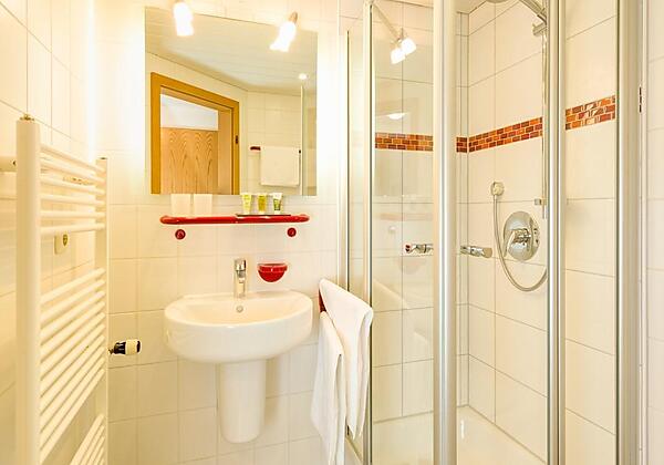 Ferienwohnungen Spiß - Freundliches Badezimmer