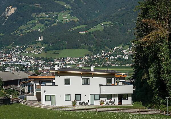 Hausansicht mit Blick nach Schwaz