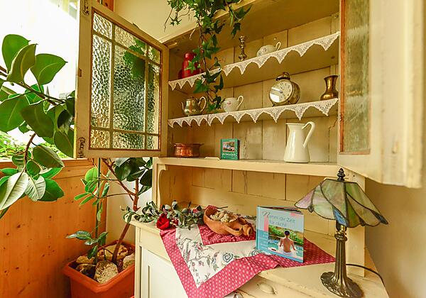 Gästeaufgang - Vitrine