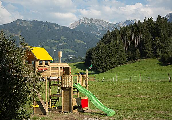 Spielplatz am Haus