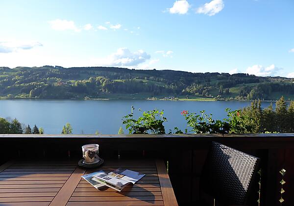 6 Balkon zum See
