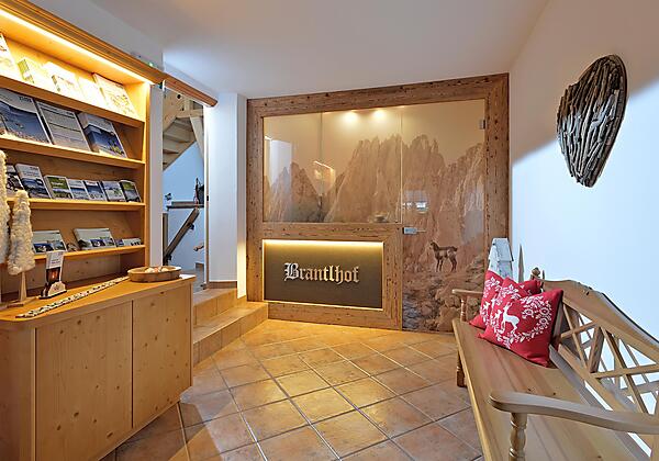 Brantlhof-Going-Kirchplatz-3-Rezeption1