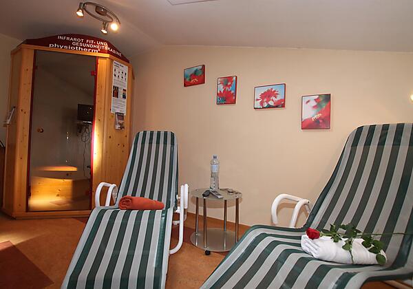 Infrarotkabine mit Ruhebereich