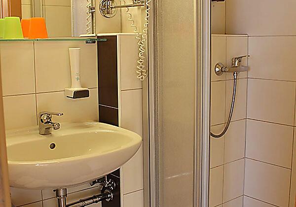 4-bed-room-016-2499725839