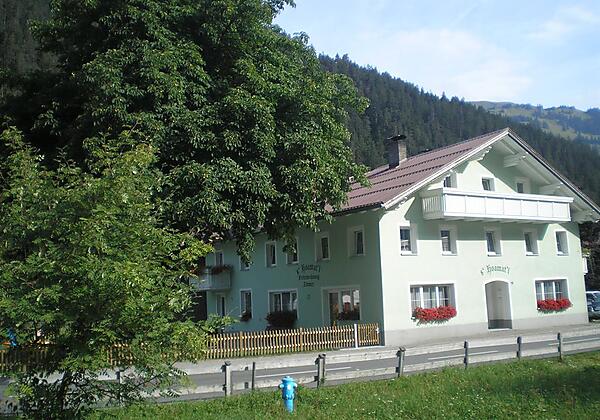 Vordere Ansicht Gästehaus Hoamat´l