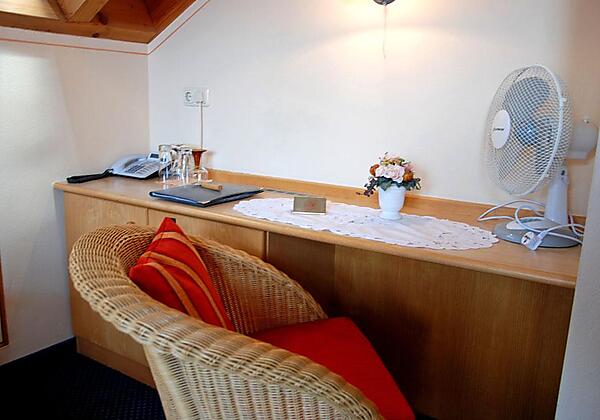 Sitzecke mit Schreibtisch