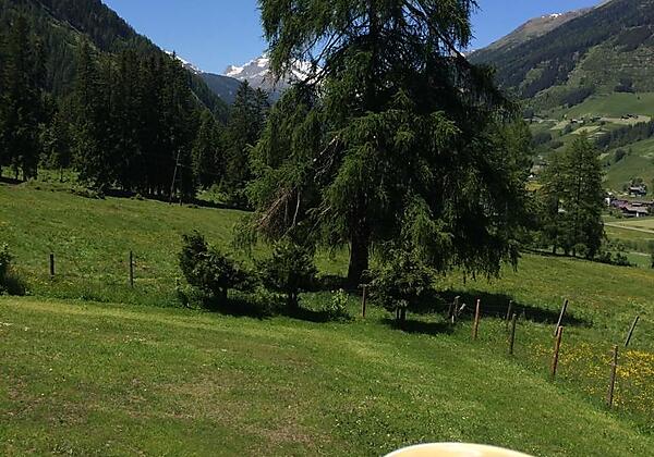 Sonnenterrasse mit Cappuccino im Oberweissen Hittl