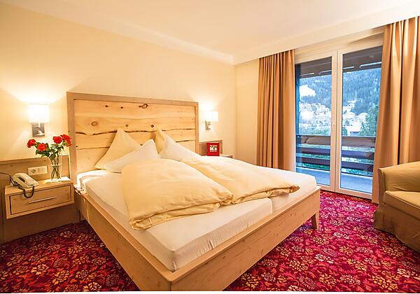 Doppelzimmer in Zirbe mit Südbalkon