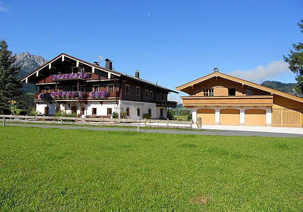 Gästehaus Weissenbach mit Nebengebäude