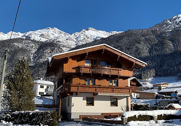 Hausansicht Winter