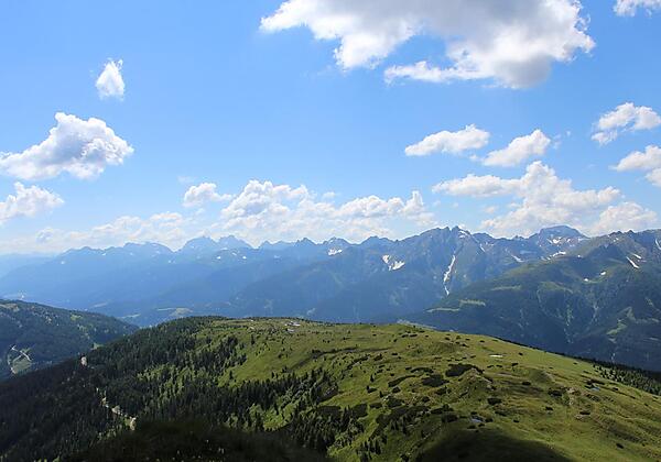 Kircher Alm mit Blick ins Lesachtal