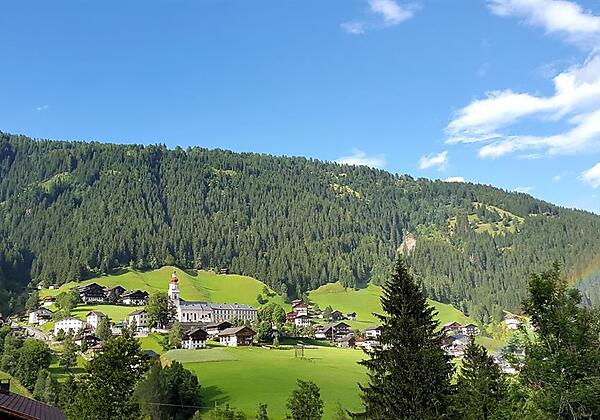 Blick auf den benachbarten Wallfahrtsort M. Luggau