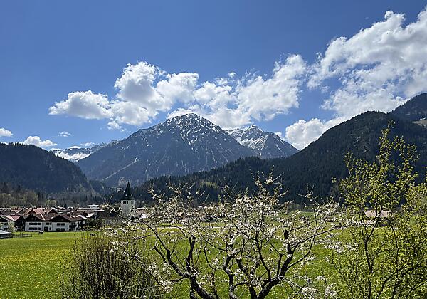 Geisteier's Hüs, Aussicht vom Südbalkon, Frühling