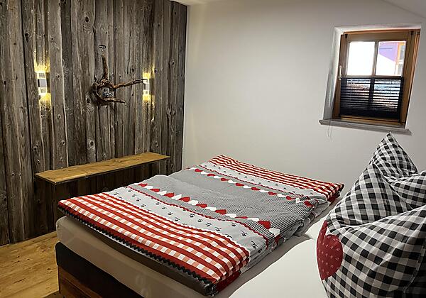 Geisteier's Hüs, Stadelwand im Schlafzimmer