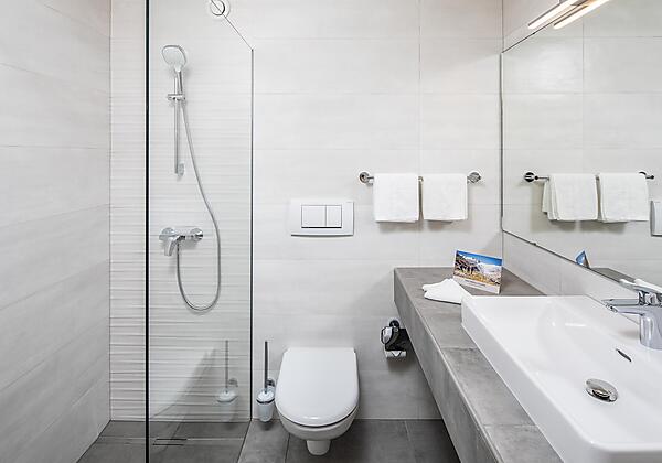 3EA155E8-2D5E-48C5-BE7F-8E3BF859AC43