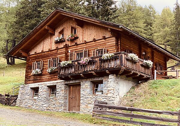 Almhütte "Gipper" Frontansicht Sommer