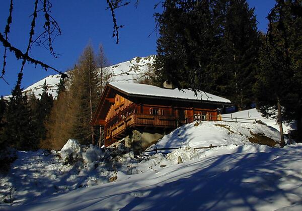 AlmhütteWinter vomWeg1