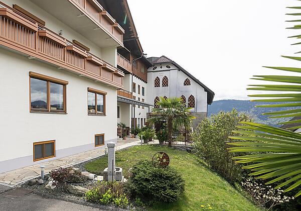 140-2335-web_Götzfriedhof_by_Gert_Perauer