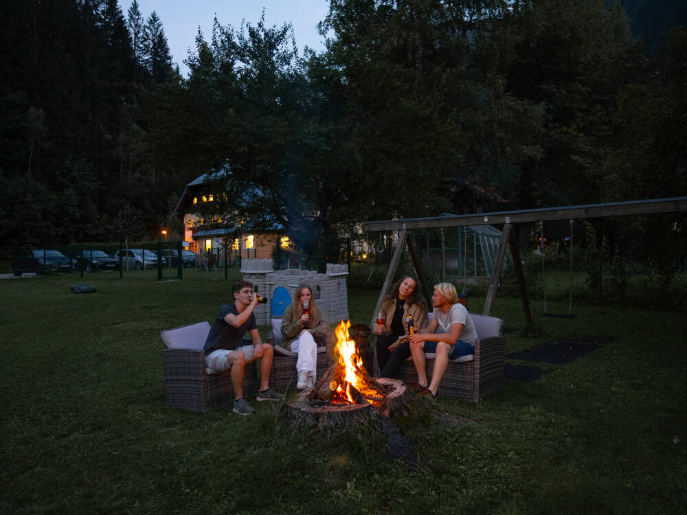 LagerfeuerimGarten_3_jpg.jpg