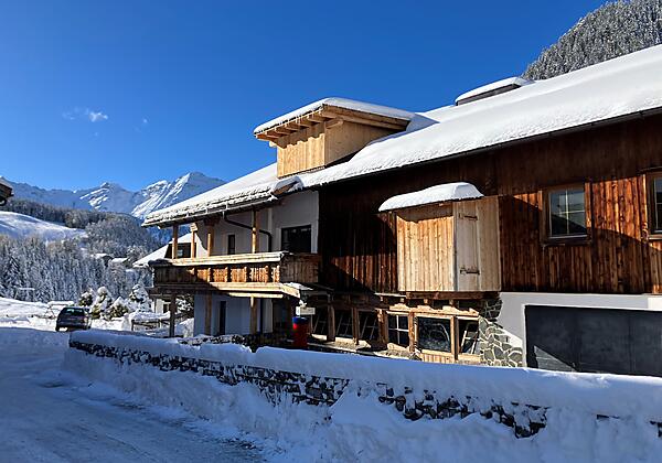 Seitenansicht Haus Winter