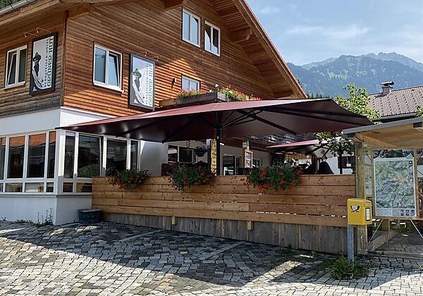 Ansicht Zusatzterrasse im Sommer