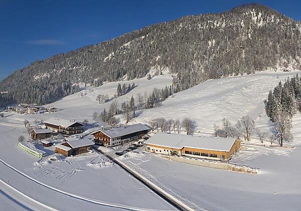 Hacklhof im Winter an der Loipe