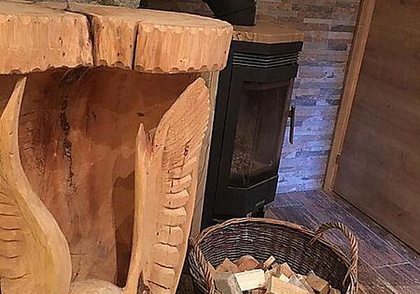 Aufenthaltsraum mit Kamin