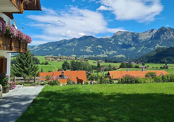 Haus Alpenblick - Südterrasse Liegewiese