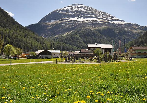 Ortseinfahrt Steeg im Frühling