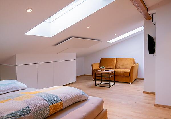 Schlafzimmer mit Ausziehcouch