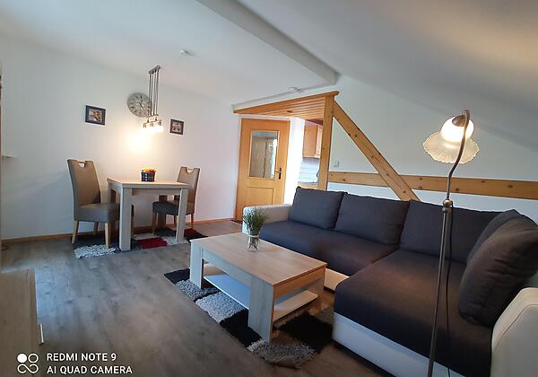 WG Nr. 2 Wohnzimmer mit Eßplatz