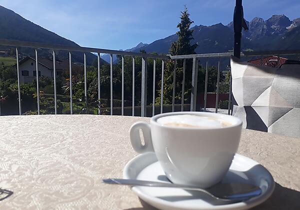 Cappuccino mit Gletscherblick