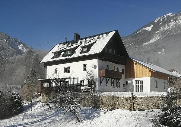 Haus Enzian Winteransicht