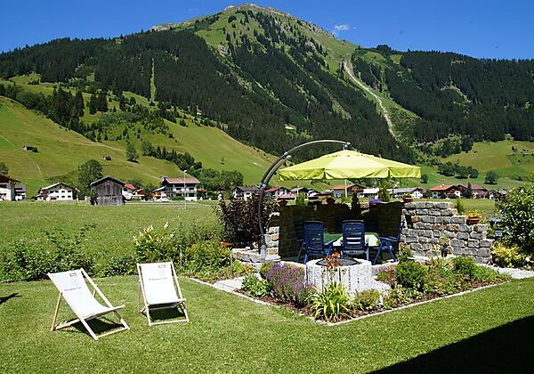 Grillplatz und Sonnenliege Haus Gaby Holzgau