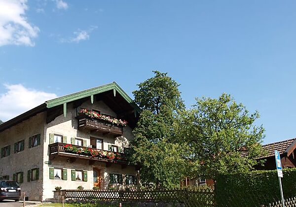 Haus Huber, Neshia Huber