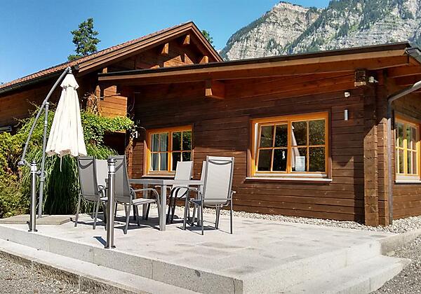 Aussenansicht mit Terrasse 2