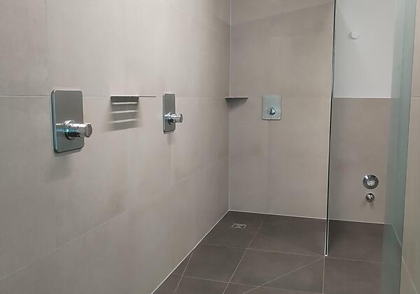 Dusche Hallenbad