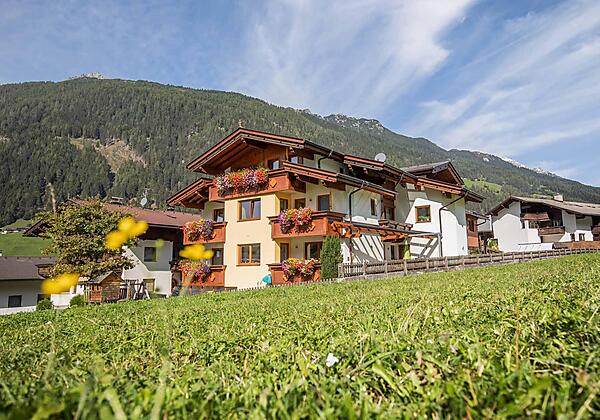Haus Rosmarie im Sommer