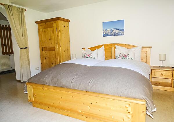 Aberg living room bed 2 800 x 600-min