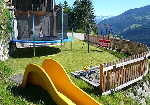 Kinderspielplatz gegen Süden
