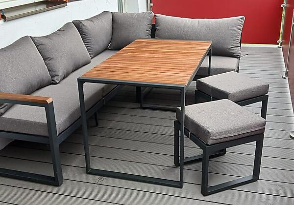 Lounge mit Ausblick richtung Stubaier Gletscher