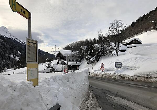 Bushaltestelle(Linie 90/91)