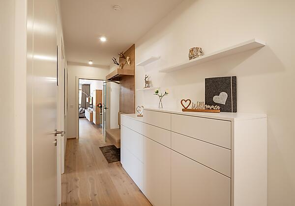Herzi_Chalet_Johannesstrasse_8_Top_8_Gang_Garderob