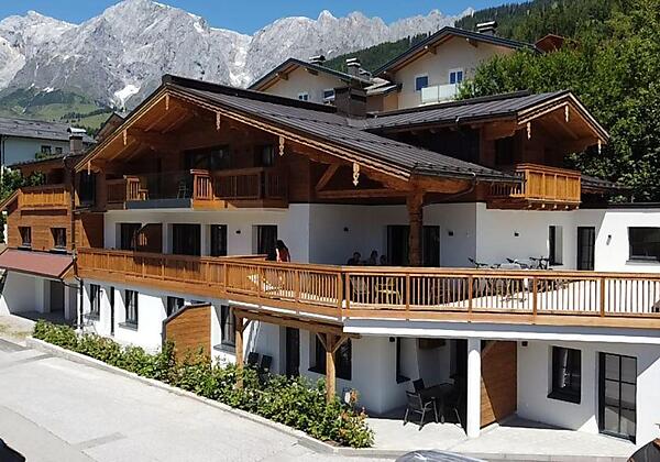 Zijaanzicht woning drone